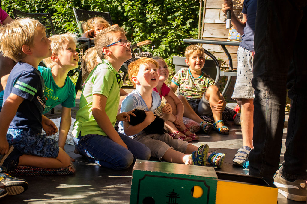 kinderfeestje met goochelaar