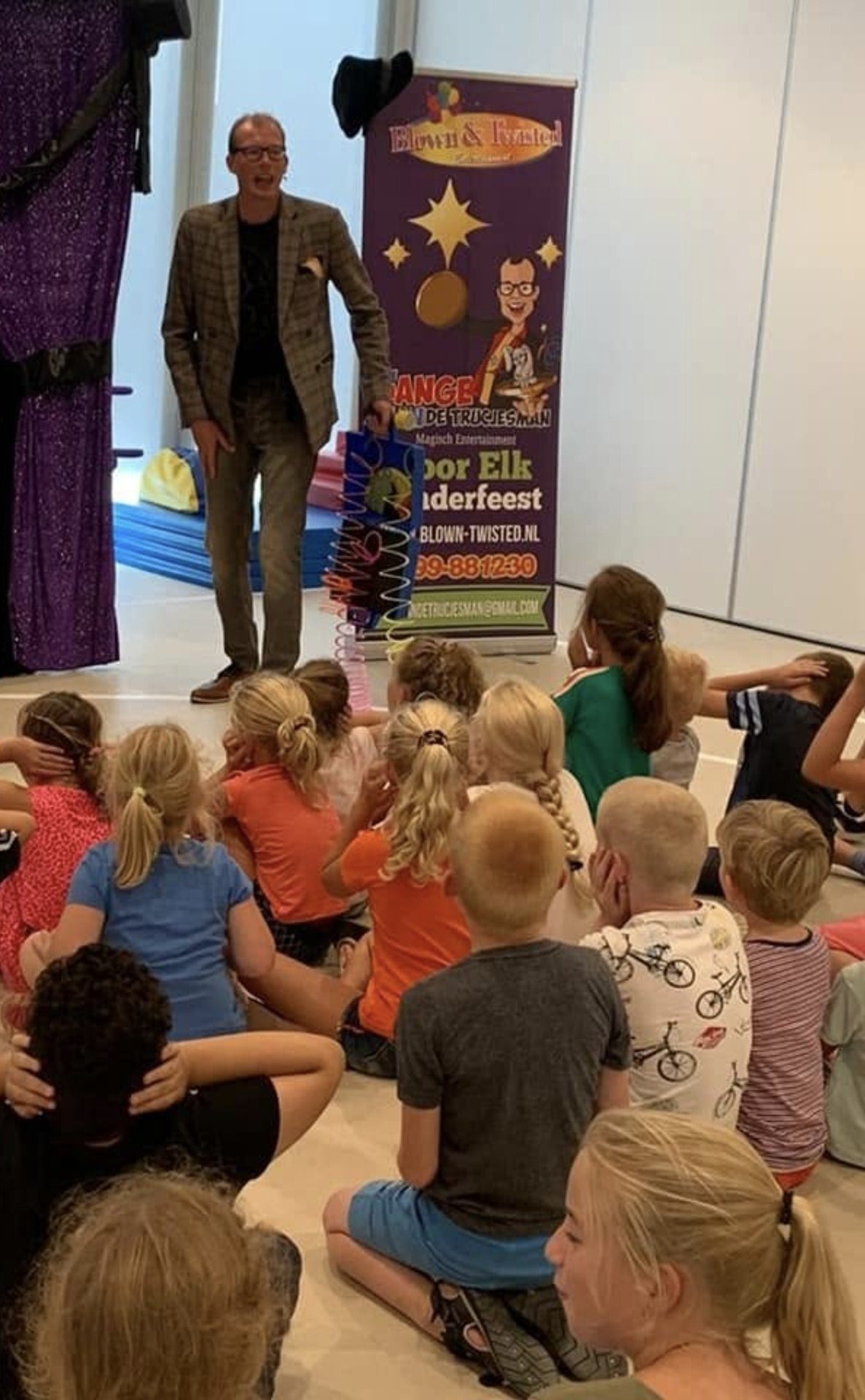 Elke show wordt aangepast aan de groep, zodat ieder kind — verlegen of uitbundig — met plezier kan meedoen